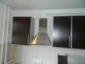Установка вытяжки на кухне в Ульяновке